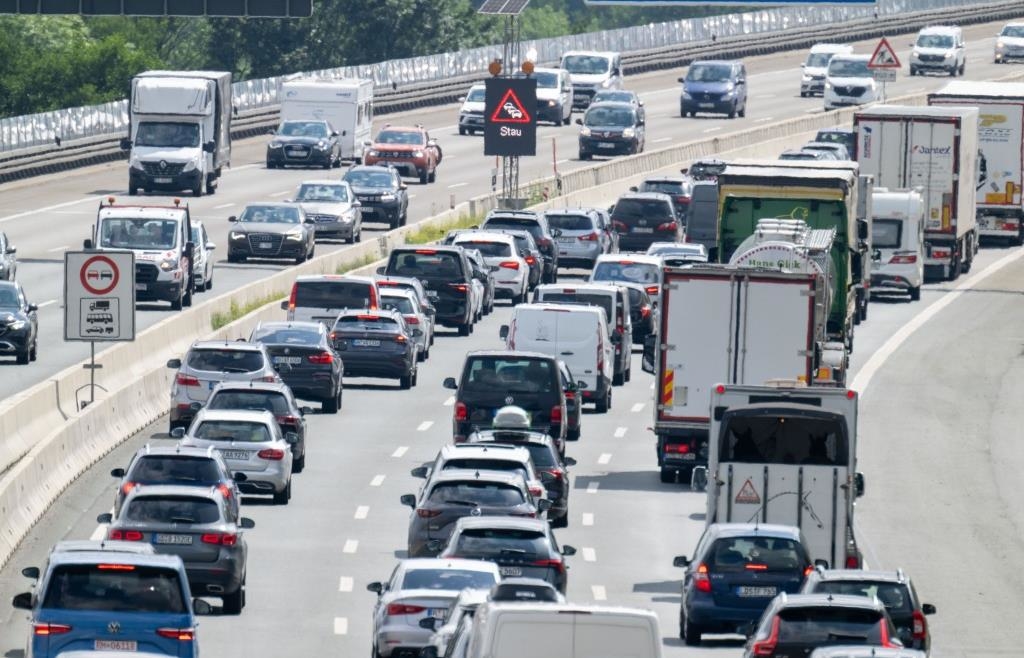 ADAC warns of traffic jams this weekend: With the end of the holidays ...