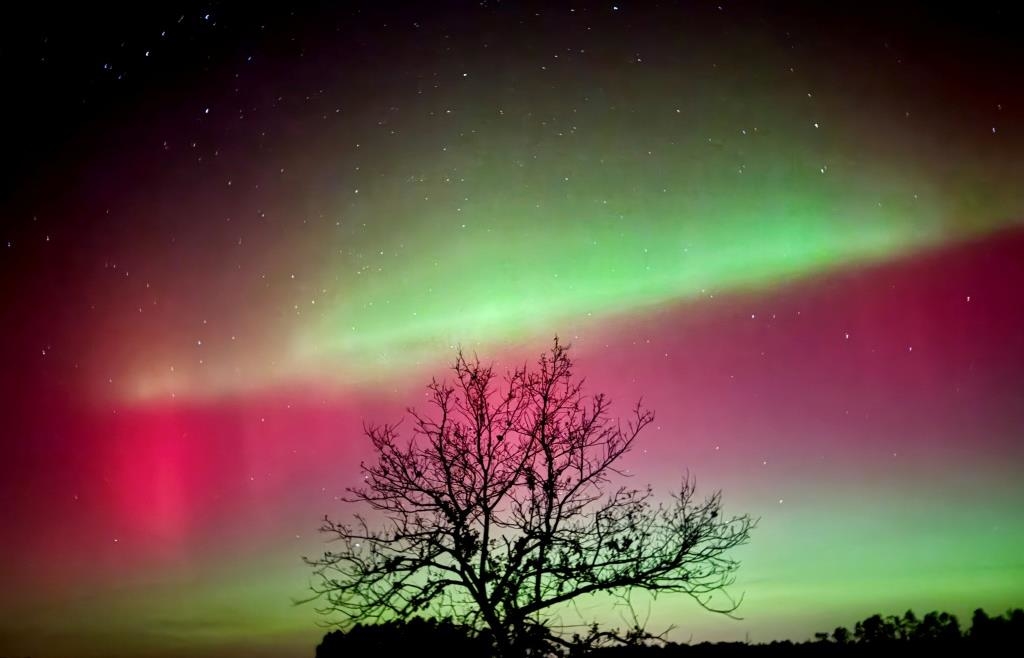 Polarlichter-in-Bayern-Diese-Fotos-haben-unsere-Leser-vom-Himmelsspektakel-gemacht