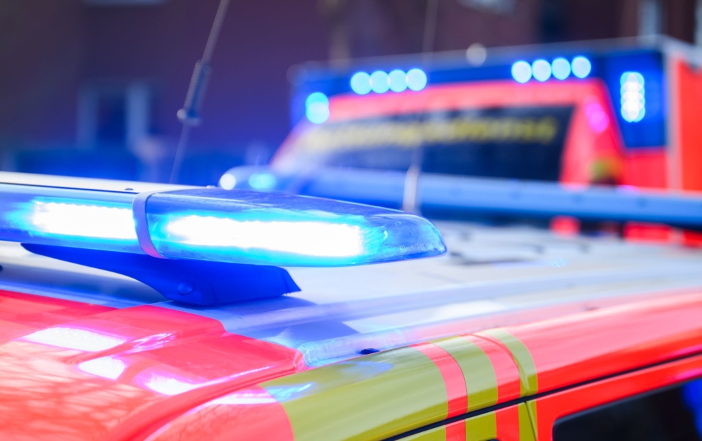 Arbeiter-auf-Firmengel-nde-von-Steinblock-schwer-verletzt