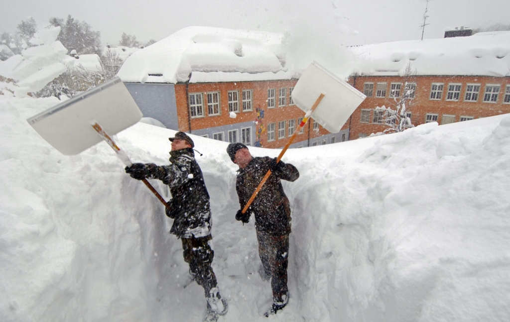 Schneechaos-2006-Als-die-H-user-reihenweise-einst-rzten