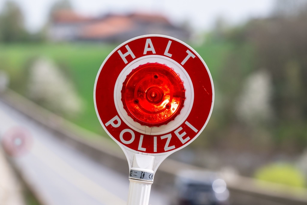 Polizei-findet-f-nf-Kilo-Opium-bei-Autofahrer-auf-der-A3