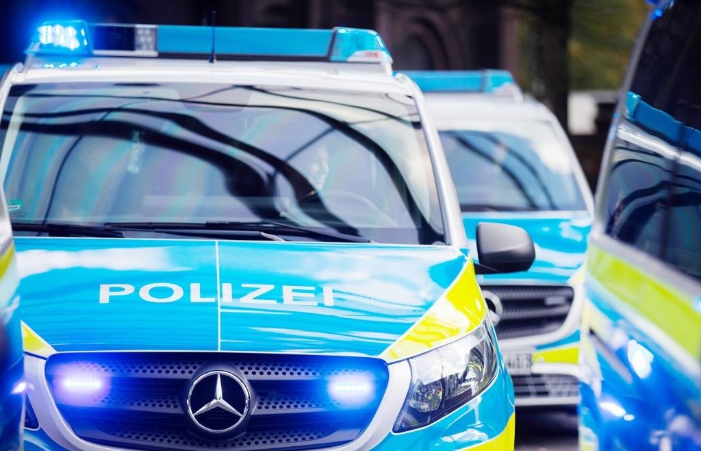 Er lag in einem Brunnen an Augsburger Friedhof: Mädchen (15) hilft Mann ...