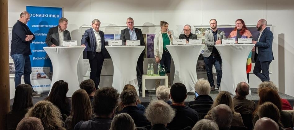 Pfaffenhofens-Landratskandidaten-stellen-sich-bei-Podiumsdiskussion-zentralen-Fragen