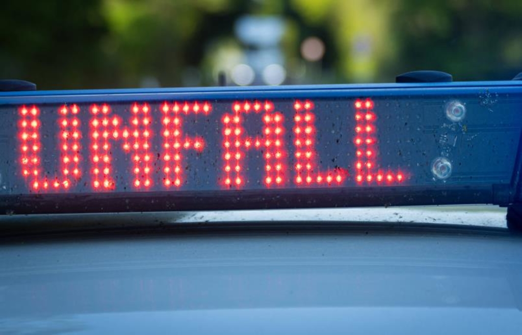 E-Scooter-Fahrer-bei-Zusammensto-mit-Auto-in-Ingolstadt-leicht-verletzt