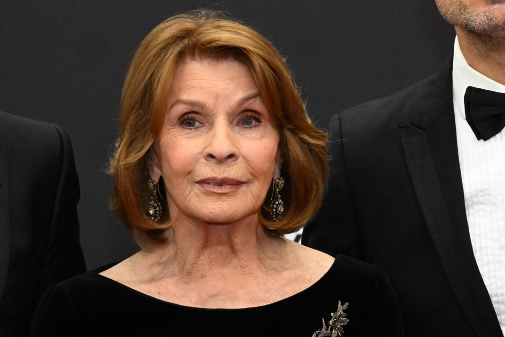 Senta-Berger-nach-Sturz-am-Oberschenkel-operiert