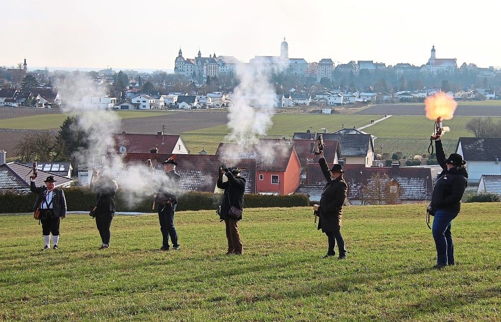 Neujahrsb-llern-am-Bullbug-in-Neuburg-Hessellohe