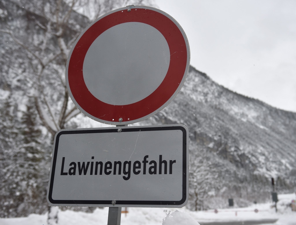 Schnee-und-Sonne-locken-Lawinengefahr-bleibt-erheblich