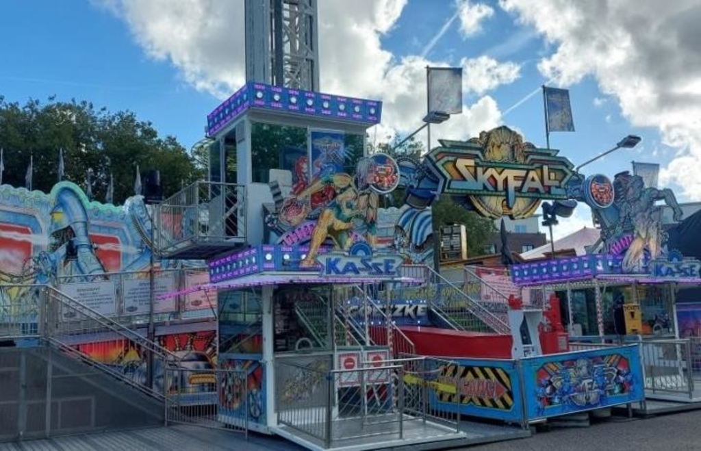 Schnell-sympathisch-unkompliziert-Polizei-und-Regierung-beenden-Zwangspause-f-r-Freefall-Tower