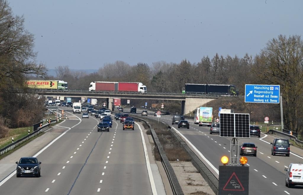 B16: Motorway bridge near Manching closed to heavy goods vehicles – ...