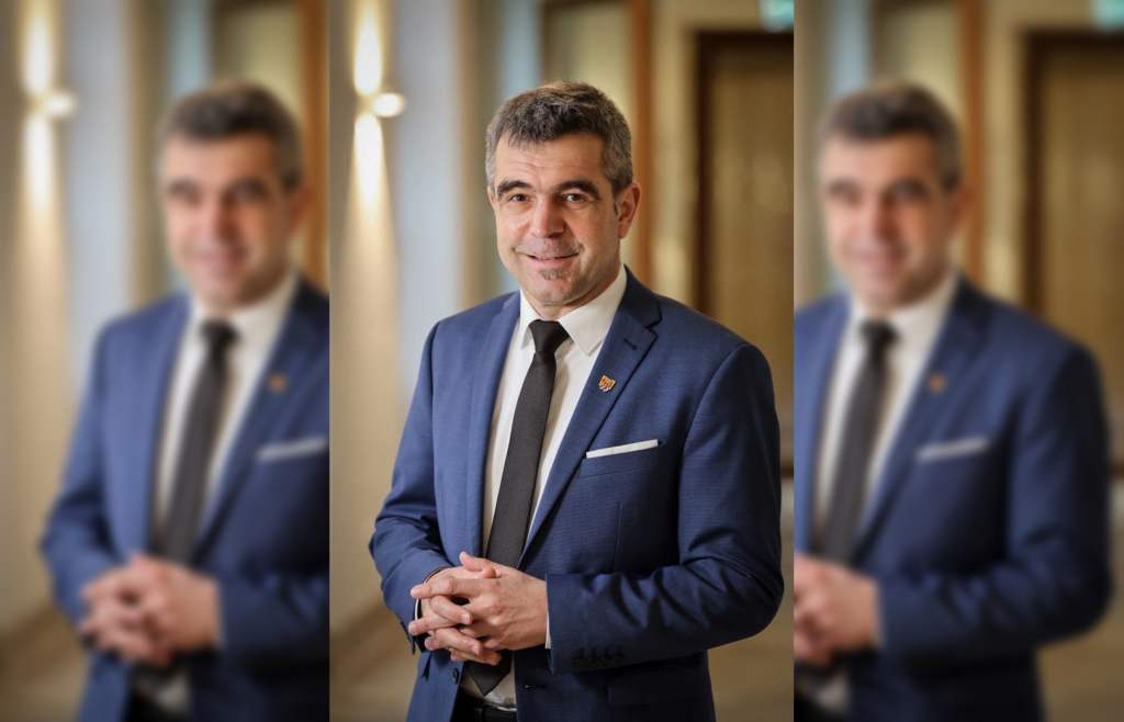 Mit-Zusammenhalt-und-Zuversicht-Eichst-tts-Landrat-zieht-zum-Jahresende-Bilanz