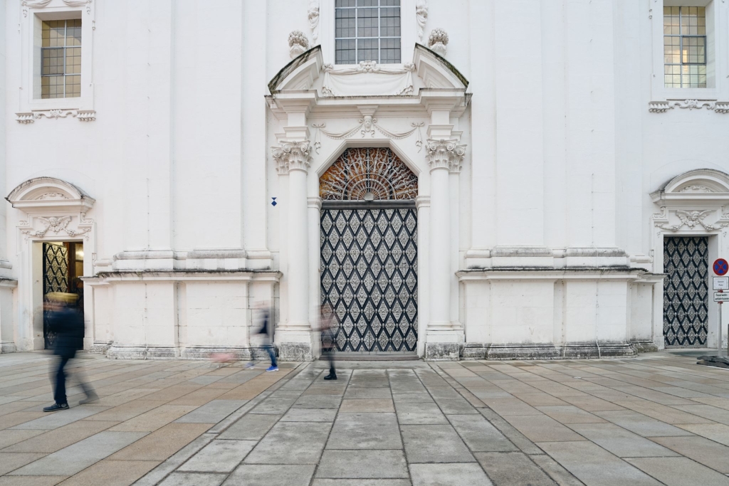 672-Opfer-von-Gewalt-oder-Missbrauch-im-Bistum-Passau