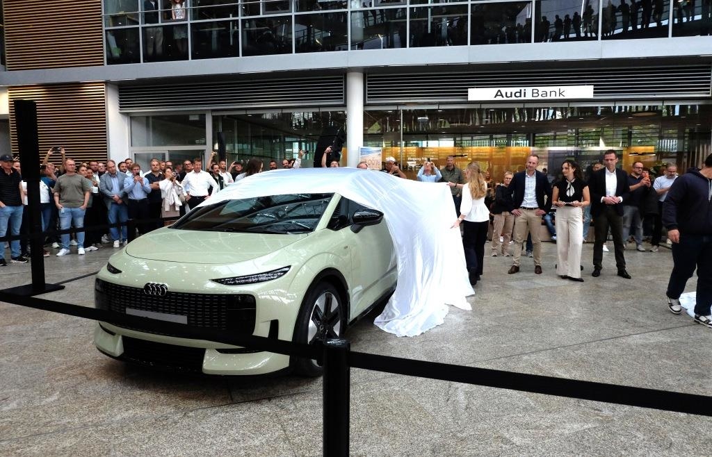 Audi enthüllt A2 e-tron in Ingolstadt: Warum der Kompaktstromer zum ...