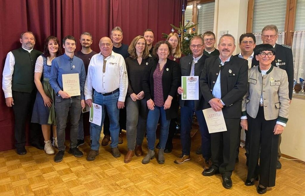 Birkenlaubsch-tzen-Klingsmoos-Zahlreiche-Ehrenzeichen-verliehen