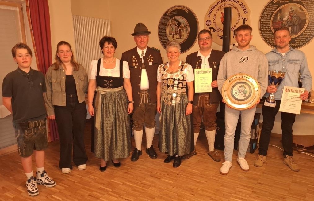 Eichenlaubsch-tzen-des-SC-Irgertsheim-Evi-Bauer-ist-zum-dritten-Mal-Sch-tzenk-nigin