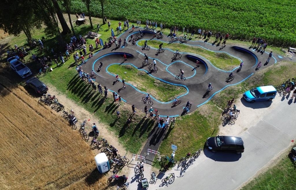 Racing around the winding course: First pumptrack opens in the ...