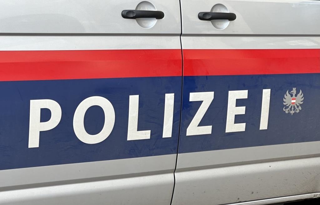 Familie-aus-Bayern-in-Verkehrsunfall-in-Tirol-verwickelt-Kinder-unter-den-Verletzten