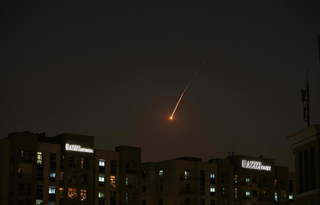 Augenzeugen: Explosion auf bekannter künstlicher Inselgruppe „The Palm“ in ...