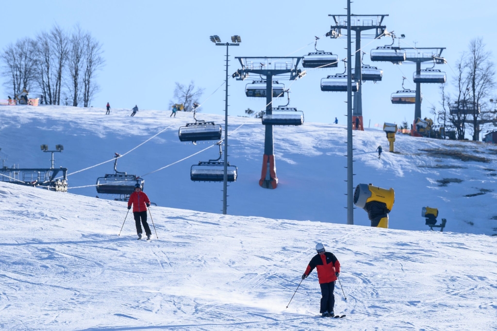 Au-enhandel-mit-Ski-und-Snowboards-fehlt-der-Schwung