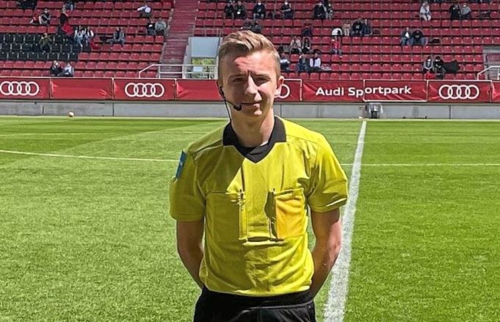 Mit 21 Jahren leitet Jonas Krzyzanowski aus Neuburg bereits Spiele in