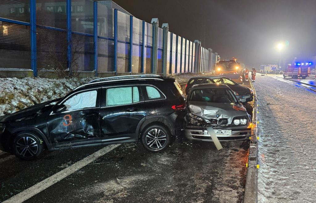 Teils-Massenkarambolagen-Etliche-Unf-lle-und-Verletzte-in-Bayern-durch-Sturmtief-Gunda-