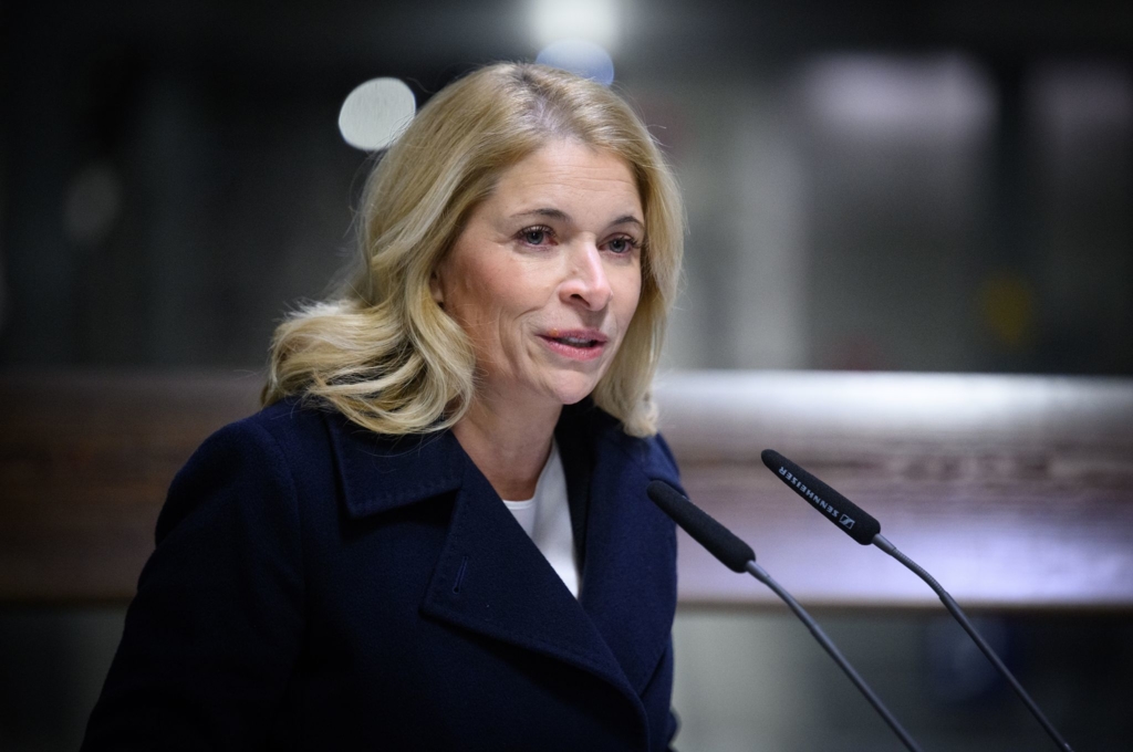 Bahnchefin-plant-Sicherheitsgipfel-nach-t-dlichem-Angriff