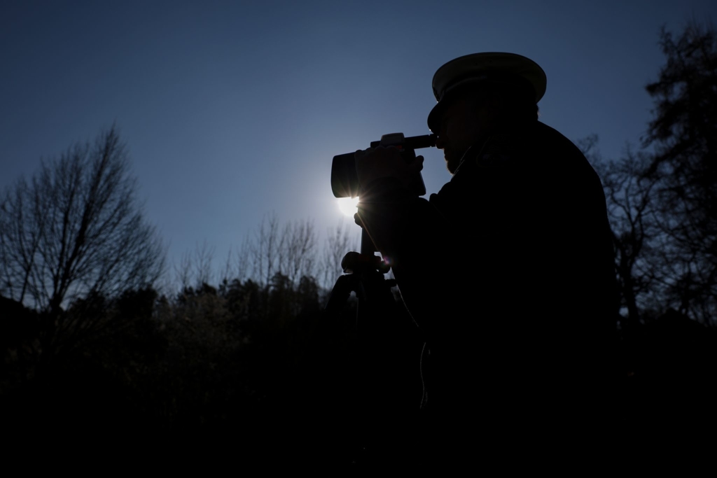 Fahrer-rast-im-Dunkeln-durch-fr-nkisches-Dorf-nach-Hessen