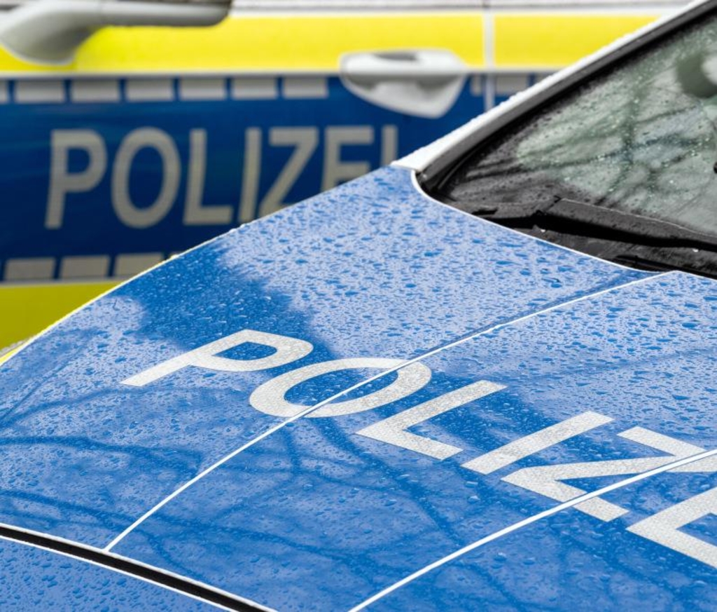 Vom-Lastwagen-berrollt-Arbeiter-wird-auf-A9-Baustelle-nahe-Denkendorf-schwer-verletzt