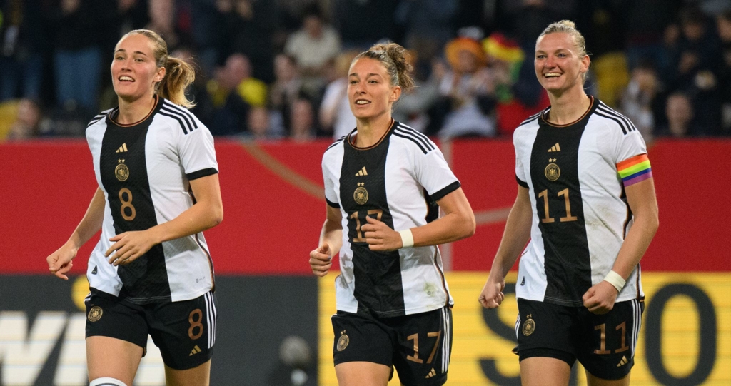 DFB-Frauen-in-Dresden-gegen-Slowenien