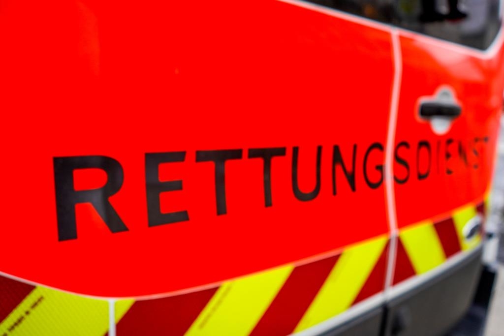 Zwei Autofahrerinnen und Bub (4) nach Unfall an A8-Auffahrt bei Gersthofen ...
