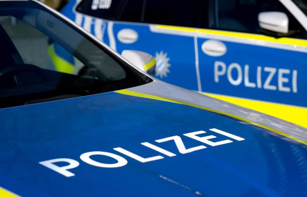 Cheeky stunt in Parsberg: 64-year-old parks his camper van in front of ...