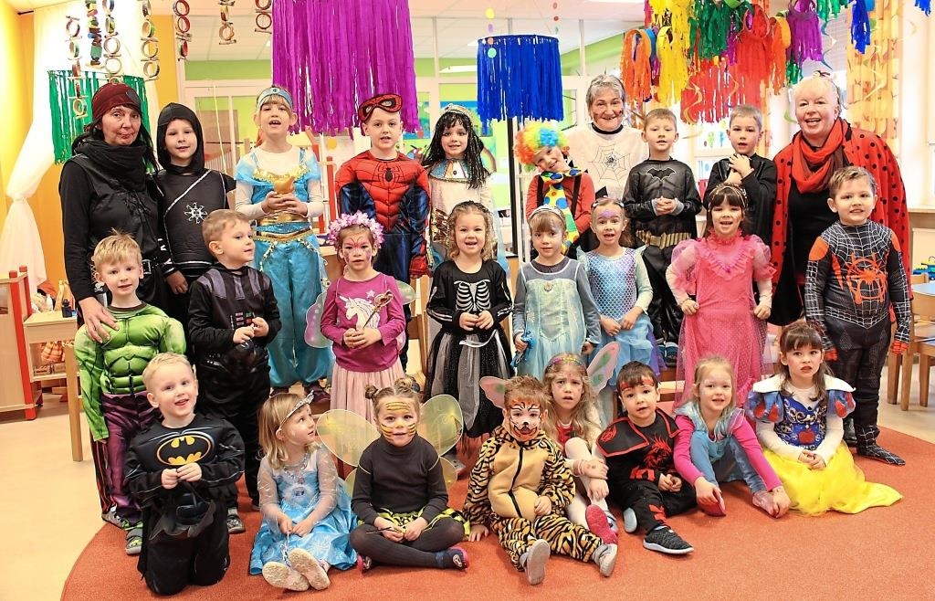 Lustige Spiele im Farbenland: Fasching im Kindergarten Kevenhüll