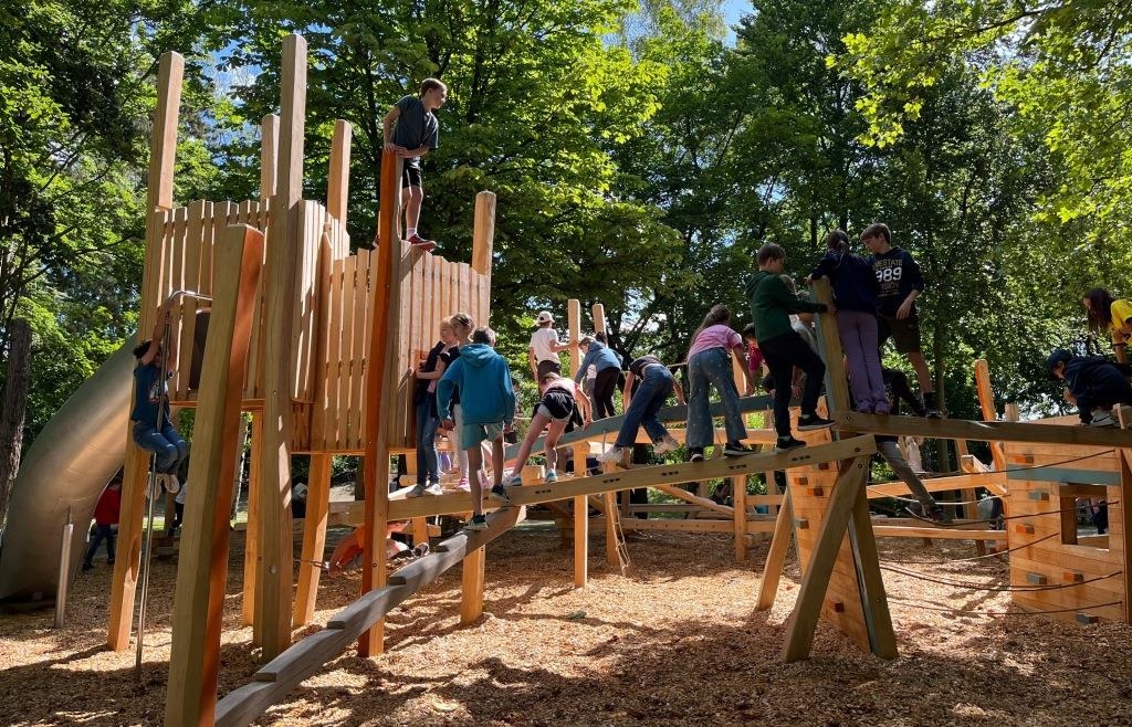 Inklusiver Spielplatz „Schwarzer Weg“ nach Umgestaltung wieder eingeweiht