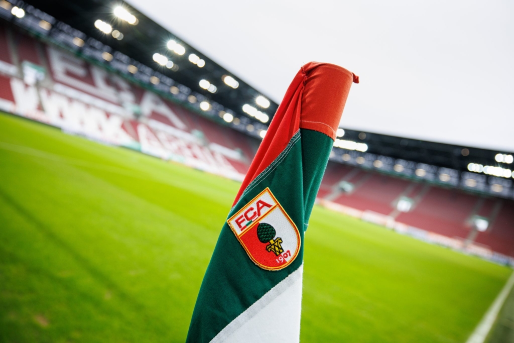 U18-Nationalspieler-bekommt-Profivertrag-in-Augsburg