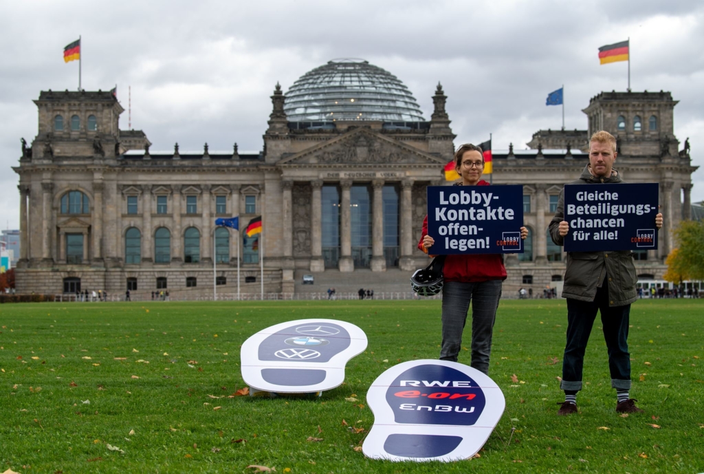 Finanzbranche-lobbyiert-mit-Hunderten-Vertretern-bei-Politik