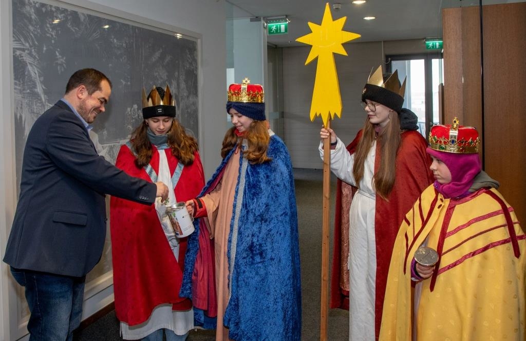 Sternsinger-der-Ingolst-dter-M-nsterpfarrei-besuchen-die-DK-Redaktion