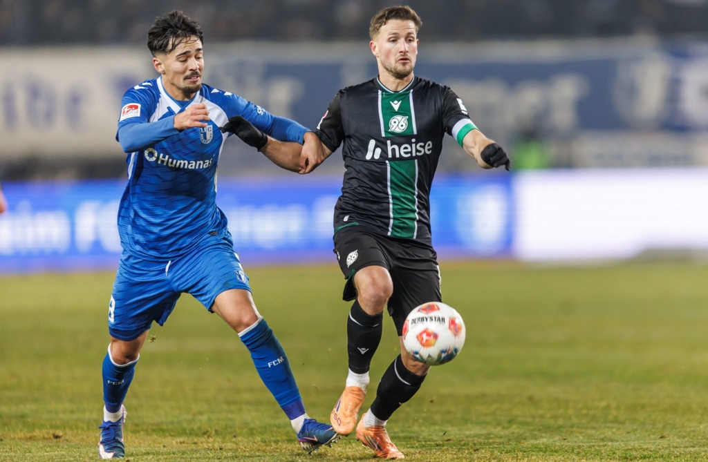 Erstes-Spiel-nach-Krawallen-Hannover-siegt-in-Magdeburg