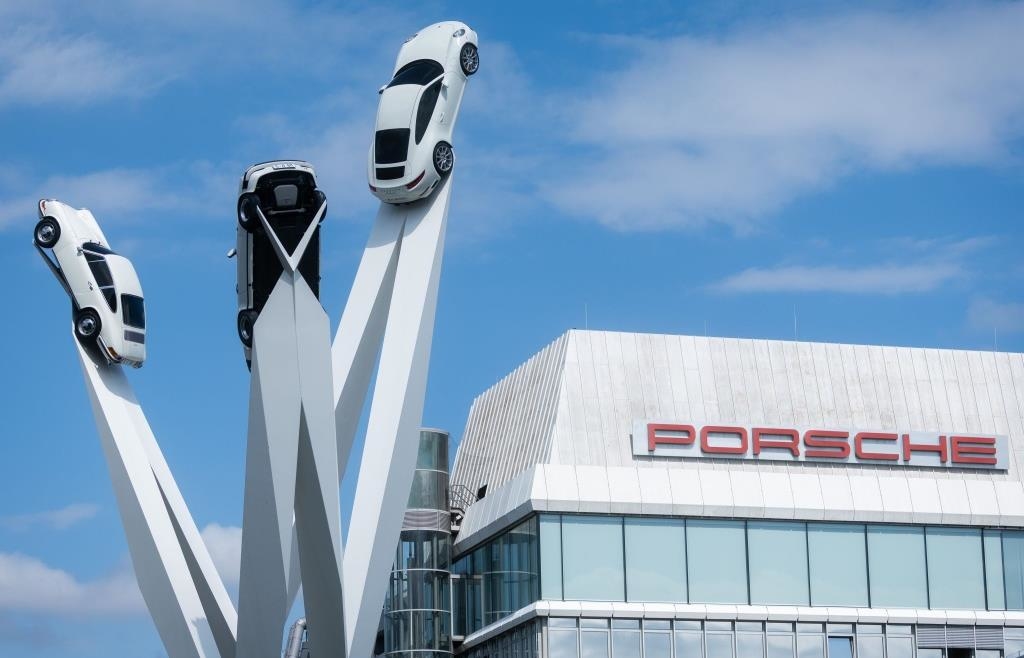 Crisis in the automotive industry: Porsche to cut another 5 ...
