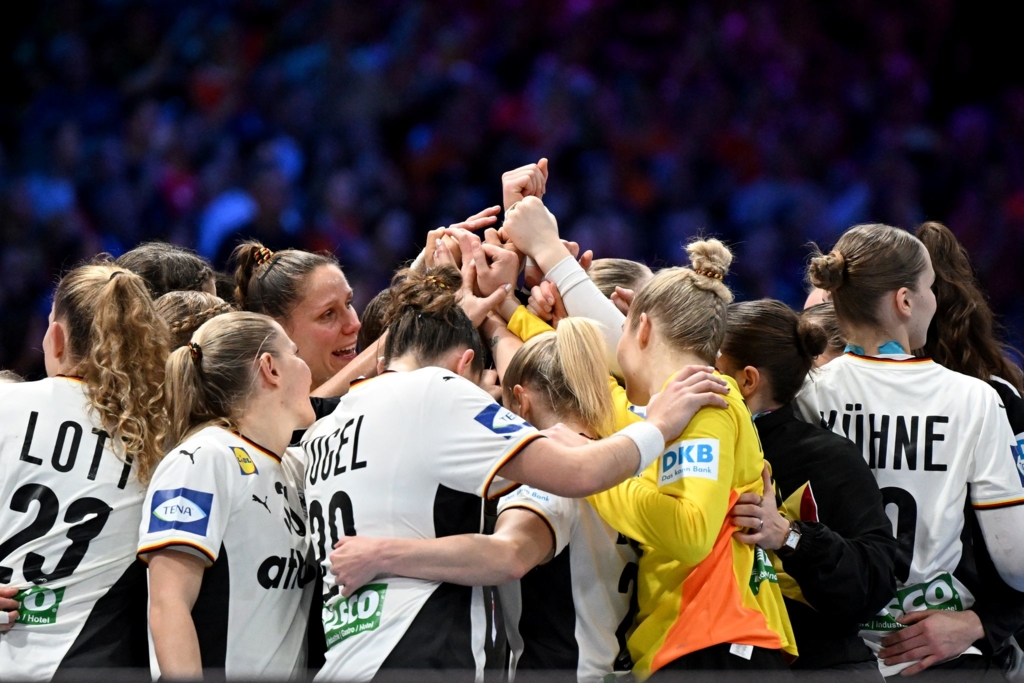 -Zeit-traurig-zu-sein-Handballerinnen-verpassen-WM-Wunder