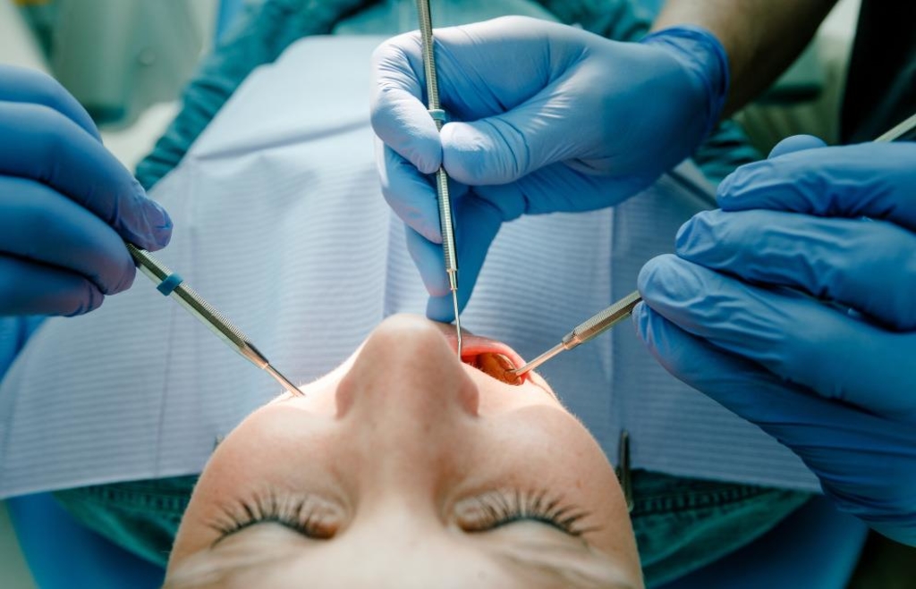 Pay for dental visits out of pocket? Ingolstadt dentist fears 