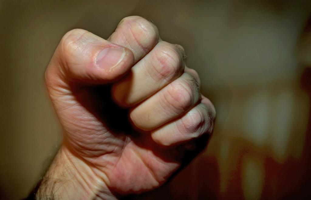 Customer ejected from store: Customer punches supermarket manager in Roth