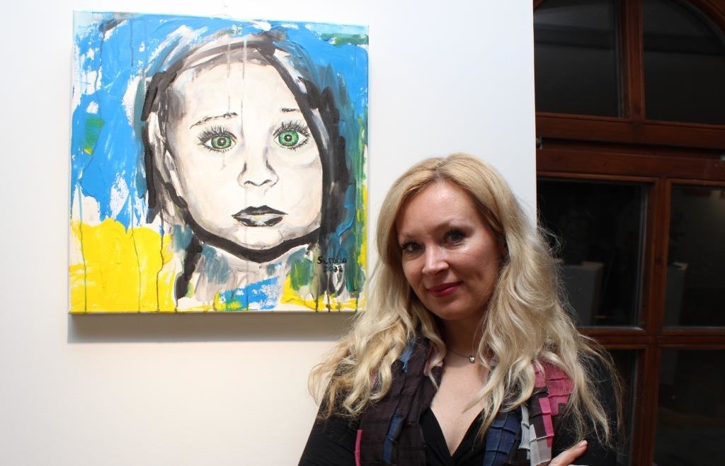 Otni sorayotgan qizning seks videosini tomosha qiling