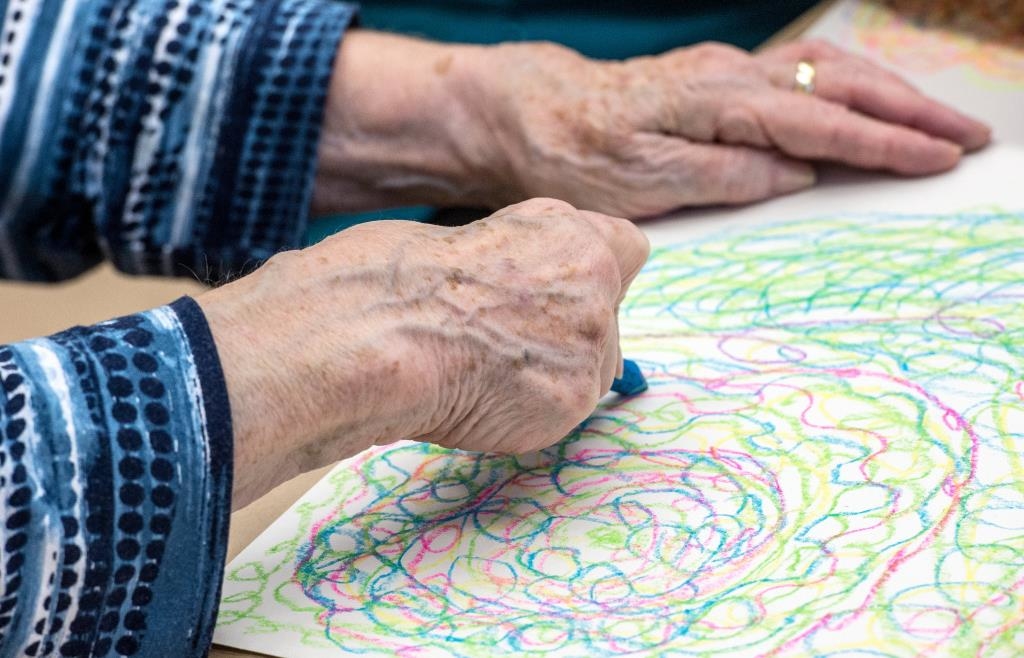 Der-Kopf-im-Fokus-Ausstellung-zur-Demenz-im-Museum-Vohburg