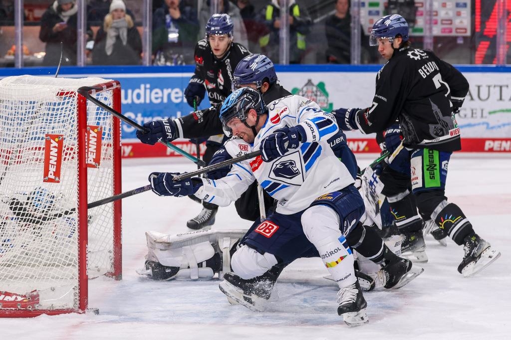 ERC-Ingolstadt-findet-auch-gegen-Straubing-Tigers-nicht-aus-dem-Tief-und-verliert-mit-3-6