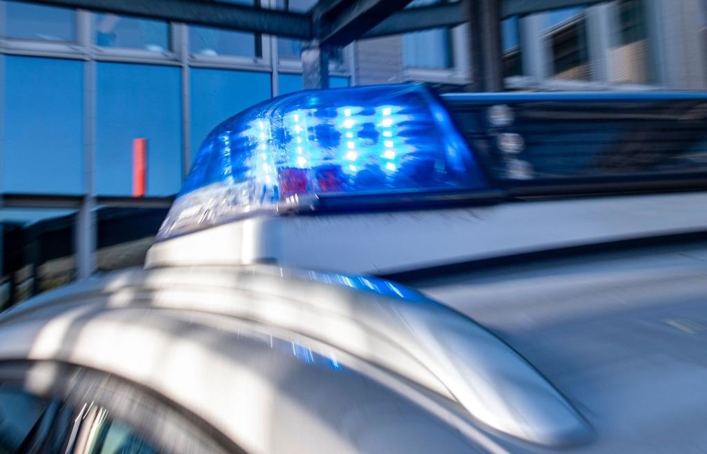 63-J-hrige-verliert-im-Kreis-Pfaffenhofen-Kontrolle-ber-ihr-Auto-und-prallt-gegen-Baum