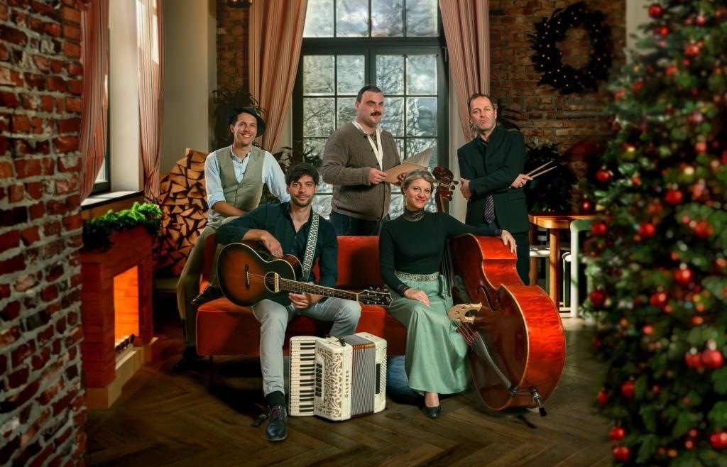 Die-Band-Reiwas-und-Lyriker-Johannes-Thalmayr-im-Altstadttheater-Ingolstadt