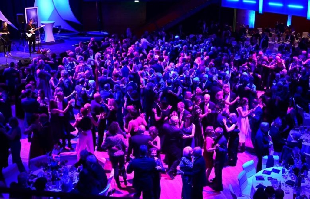 Restkarten-f-r-CSU-Ball-Schanzer-Nacht-am-Samstag-f-r-Kurzentschlosse-noch-m-glich