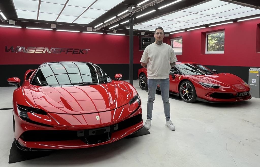 Ferrari, Bentley und Co.: So bringt „Wageneffekt“ in Neuburg Fahrzeuge auf ...