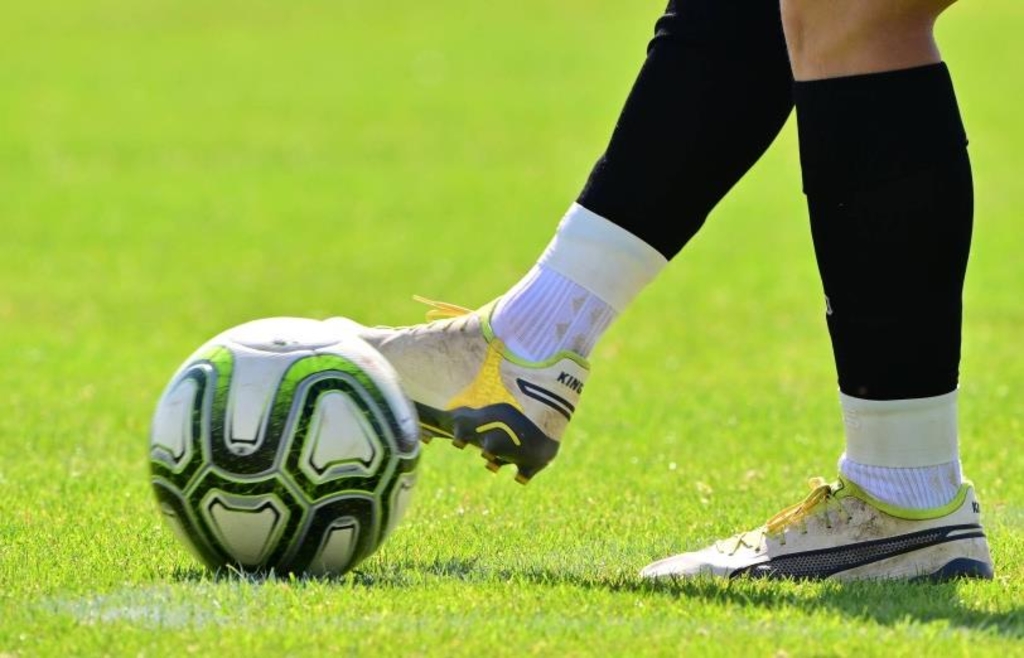 Punch after foul at football match in Königsbrunn: Match abandoned after ...