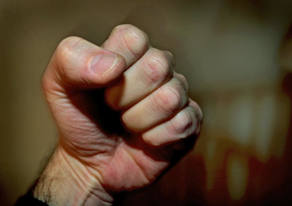In full operation: Man attacks three teachers in a kindergarten in Neuburg ...