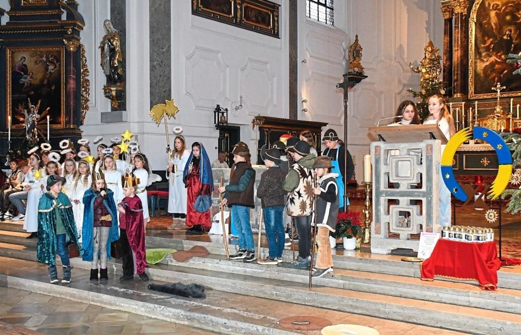 Heiligabend-ist-da-Gelungenes-Krippenspiel-in-der-Beilngrieser-Stadtpfarrkirche